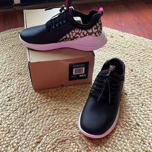 Clove Classic Black/Gold Leopard slip on nursing shoes. NWT Womens 6.5